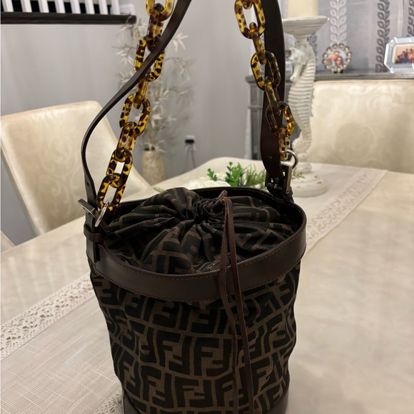 Fendi vintage bucket bag. Great condition. No recepit - Picture 5 of 8